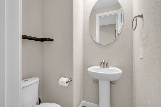 Building Photo - 2030 Woodland Pine Ct