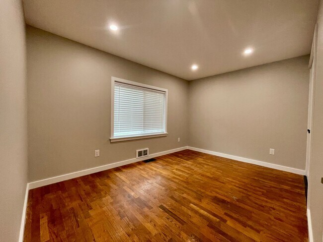 Building Photo - Charming newly remodeled 3-bedroom home in Lakewood.