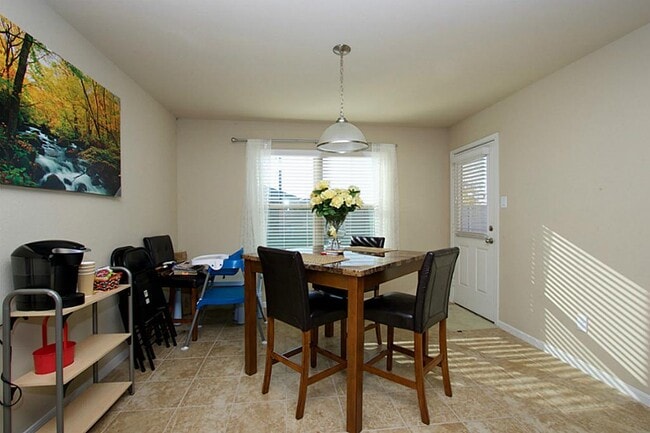 Building Photo - 9326 Limestone Ranch Ln