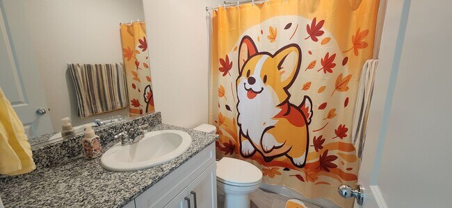 Building Photo - Beautiful 3 Bedroom 2.5 Bathroom Home in E...