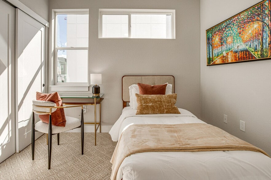 Building Photo - 4100 E Warren Ave