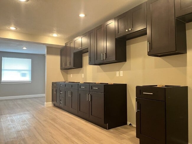 Building Photo - 1539 Hialeah St