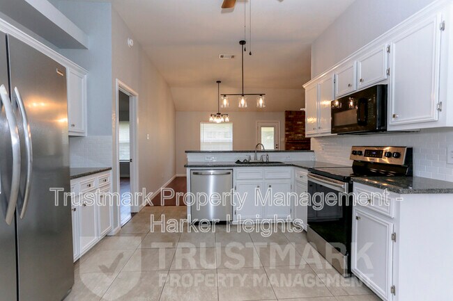 Building Photo - 904 Ballard Dr