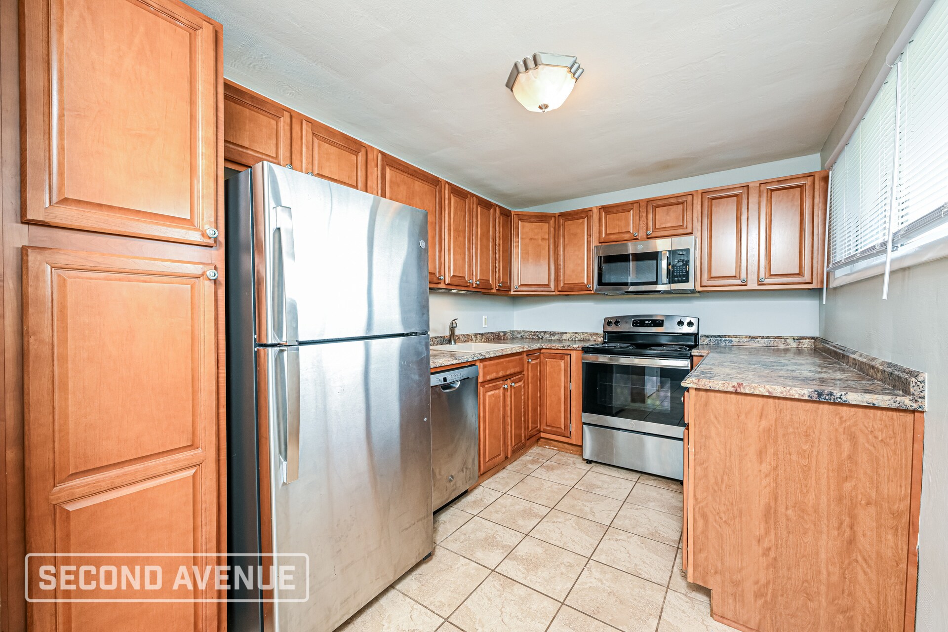 Building Photo - 642 Garden City Dr