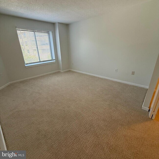 Building Photo - 2111 Wisconsin Ave NW