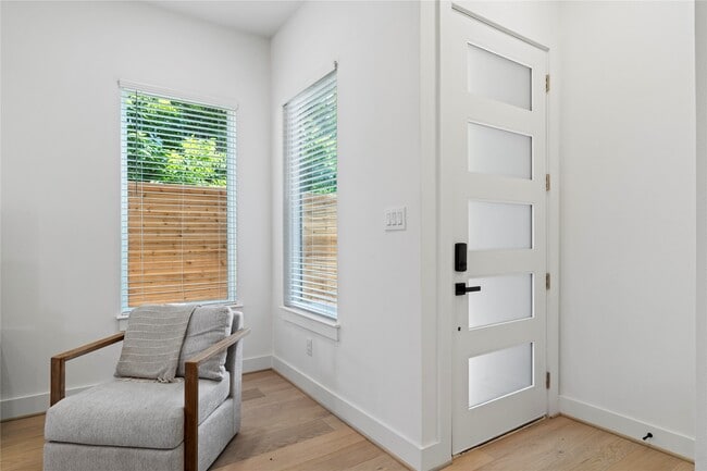 Building Photo - 4110 Cortlandt St