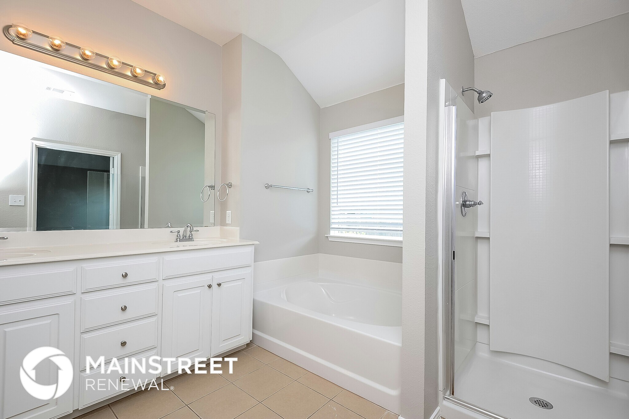 Building Photo - 421 Crescent Creek Ln