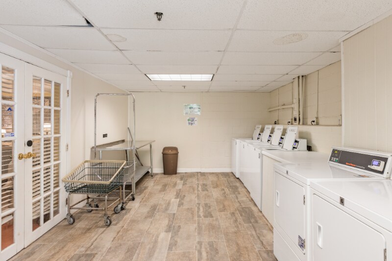 Building Photo - 1380 Church St