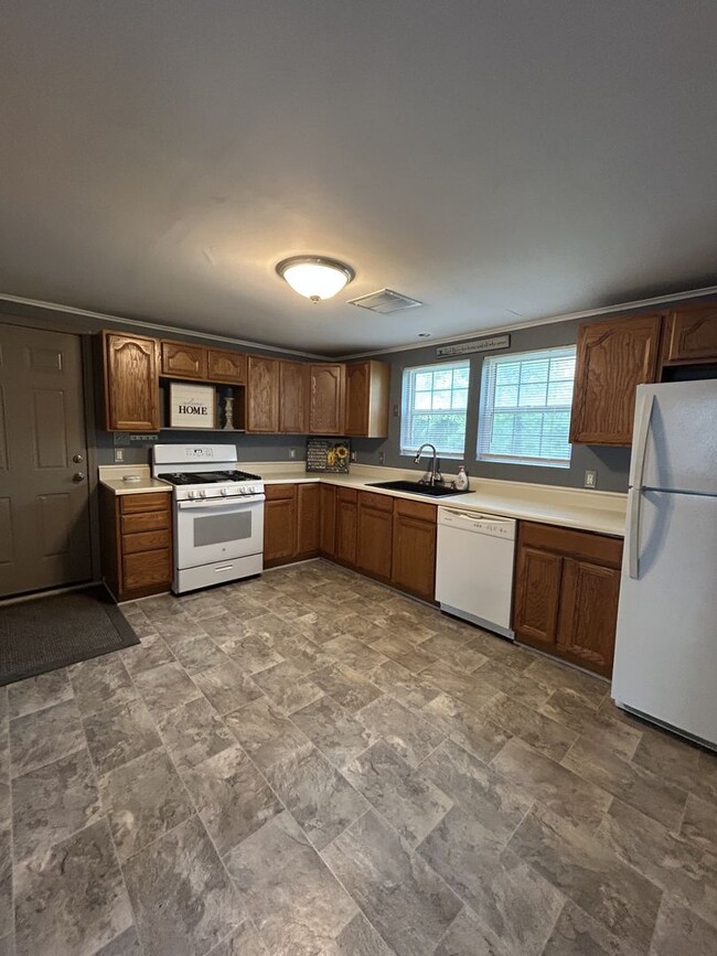 Building Photo - Absolutely Adorable 3br/1ba House - PERFEC...