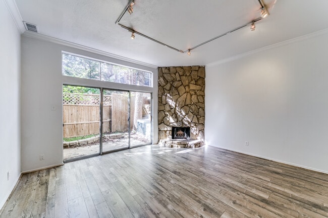 Building Photo - 2815 Welborn St