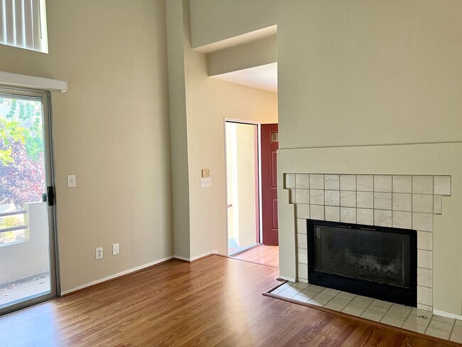 Building Photo - Working from home? This town home has a huge office area and large primary suite... plus a second...