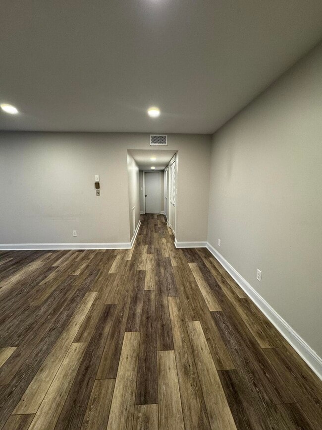 Building Photo - 175 Malabu Dr