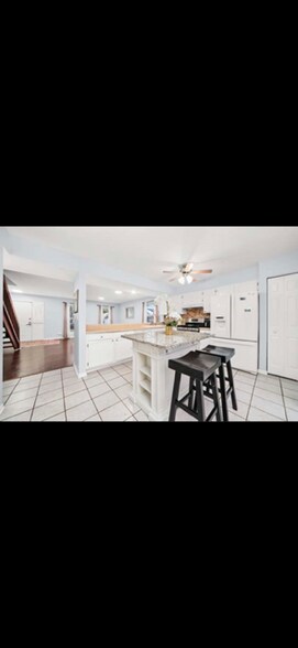 Building Photo - 1 Thorndale Dr