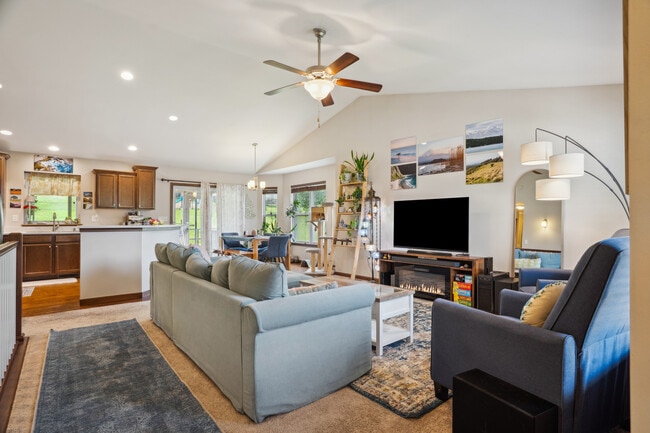 Building Photo - 868 McCollister Ct