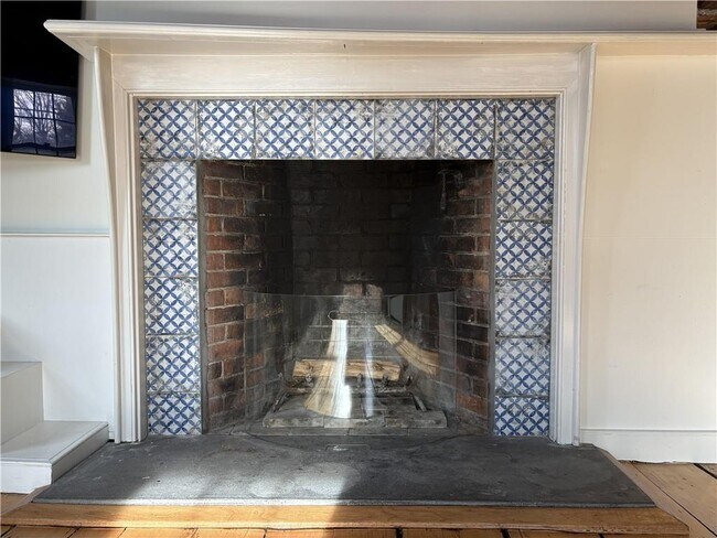 Building Photo - 24 Houston Ave