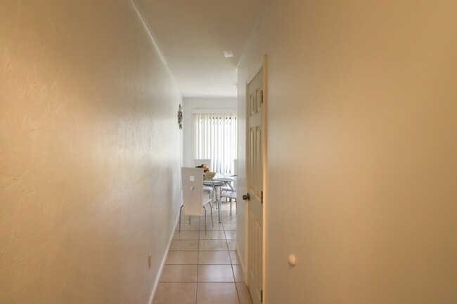 Building Photo - 2300 SW 43rd St