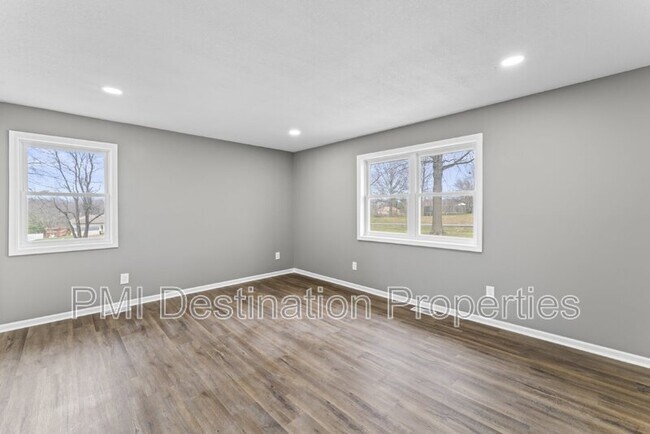 Building Photo - 2081 Willow Ln