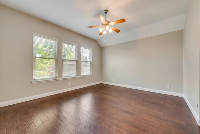 Building Photo - 10733 Vista Heights Blvd