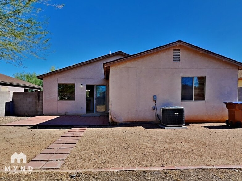 Building Photo - 1886 E Cowboy Cove Trail