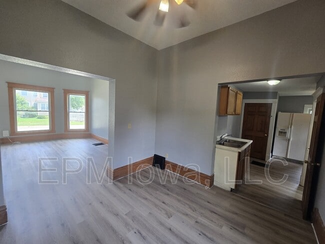 Building Photo - 301 Leland Ave