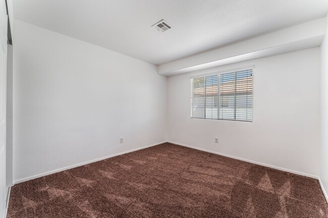Building Photo - Move in now to this beautiful 2 story 3 be...