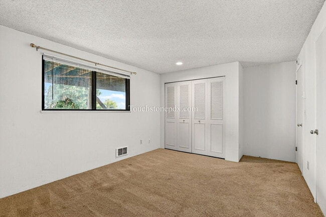 Building Photo - 5118 SW 1st Ave