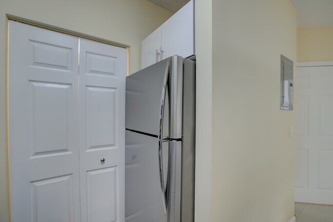 Building Photo - 17100 N Bay Rd