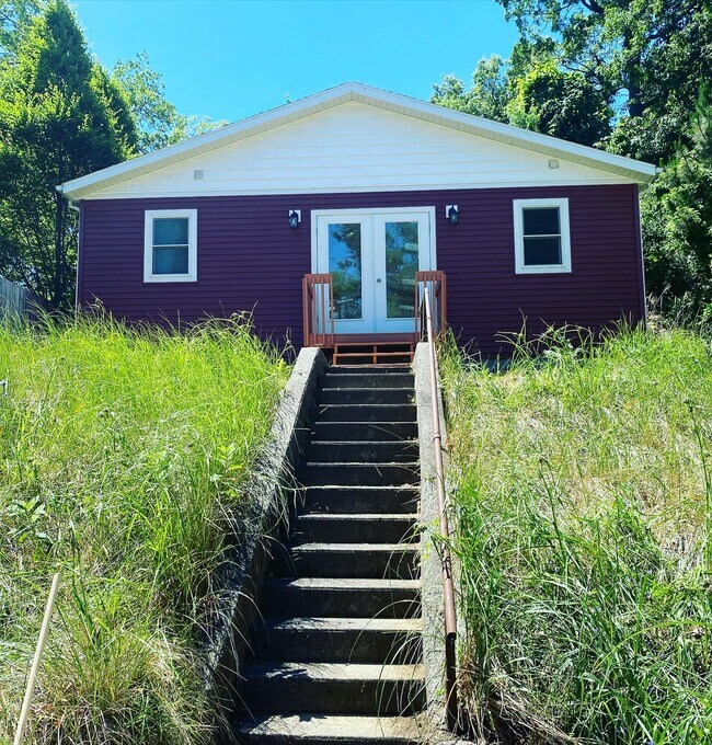 Building Photo - 3384 Millard Ave