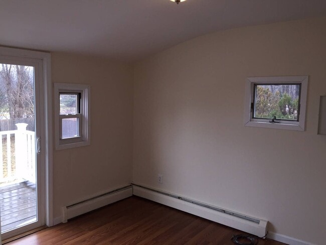 Building Photo - 68 University Heights Dr