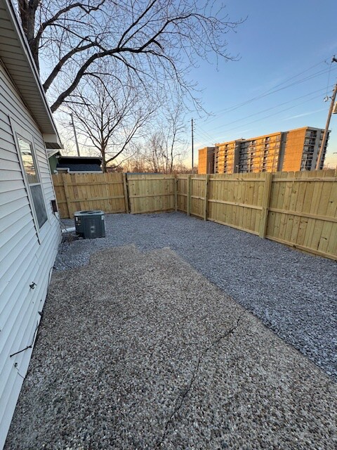 Building Photo - 6605 Vandre Ave