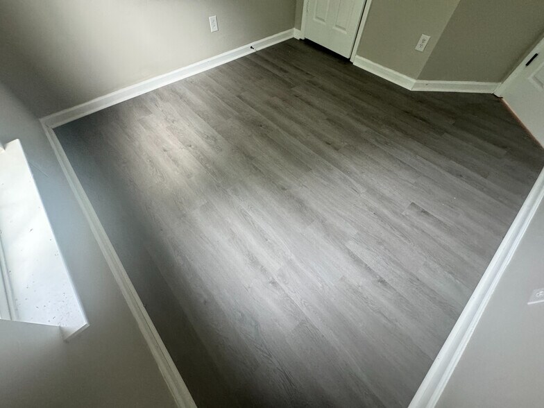 Building Photo - Room in House on Feldspar Way