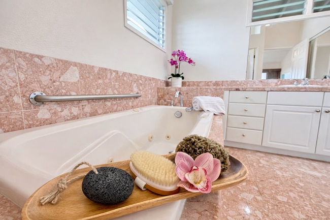 Building Photo - Stunning 3-Bedroom Home on with Panoramic Ocean Views!