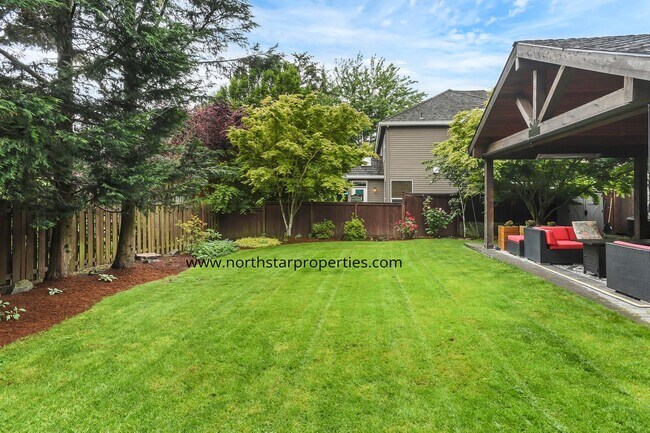 Building Photo - Lake Oswego Perfection