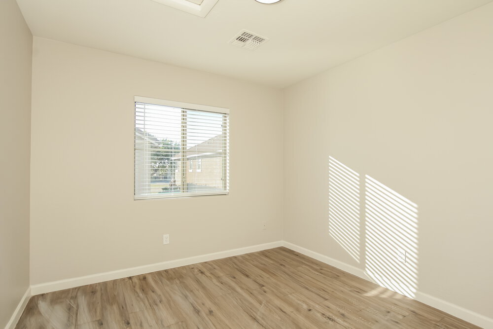 Building Photo - 912 E Brooke Pl