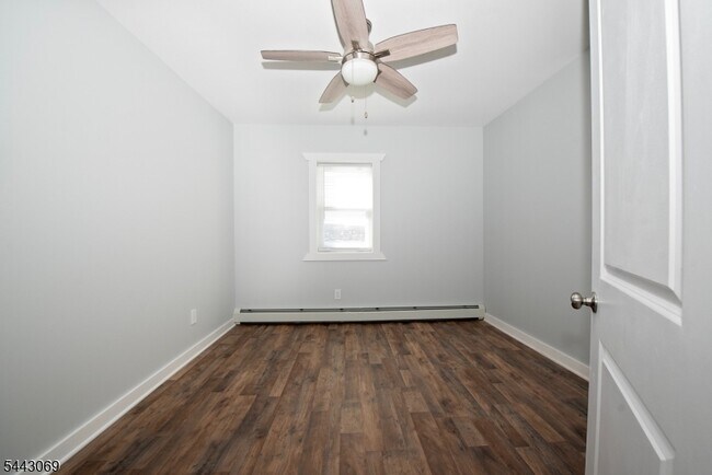 Building Photo - 6 Lakeview Terrace