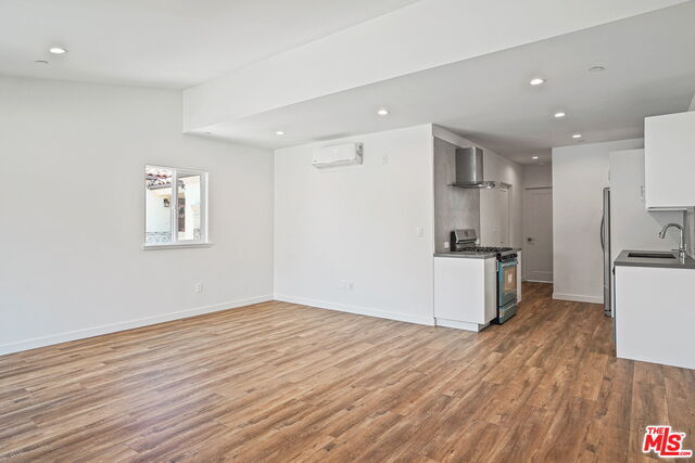 Building Photo - 1166 S Cochran Ave