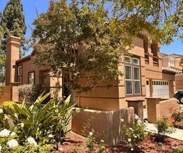 Building Photo - Great 4 bedroom Moorpark Home in Great Nei...