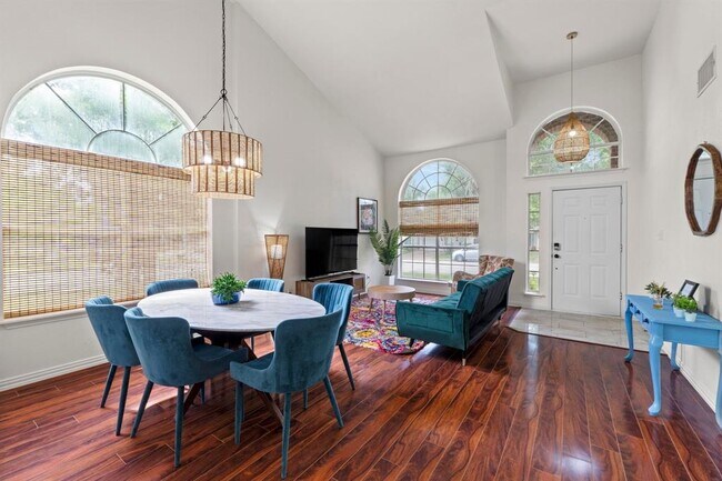 Building Photo - 3300 Sauls Dr