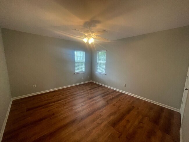 Building Photo - Special $500 Security Deposit, 1/2 off a m...