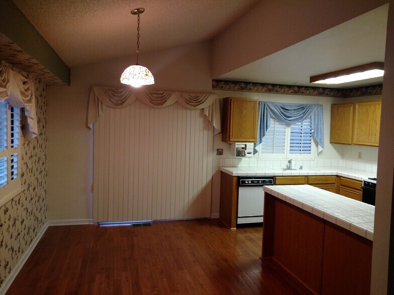 Dining Room &amp; Kitchen - 1092 McGee Drive