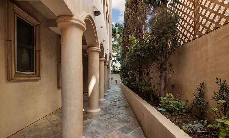 Building Photo - 1610 Camden Ave