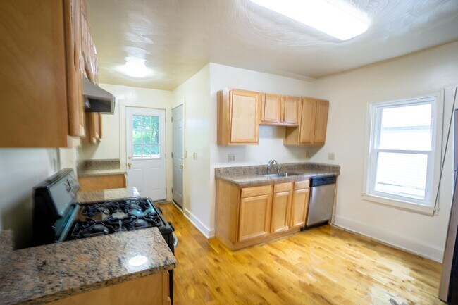 Building Photo - Available 7/1/26 Back Upper Deck Overlooki...