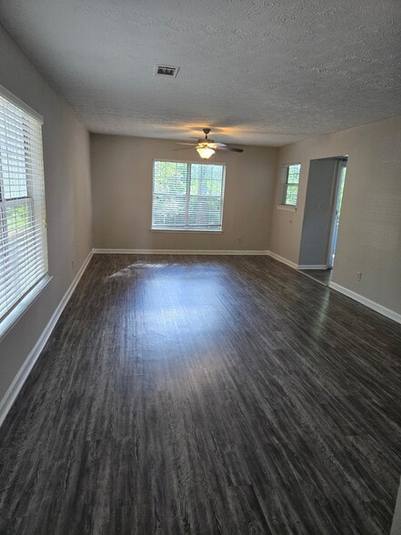 Living Area - Meadowlark Apartments