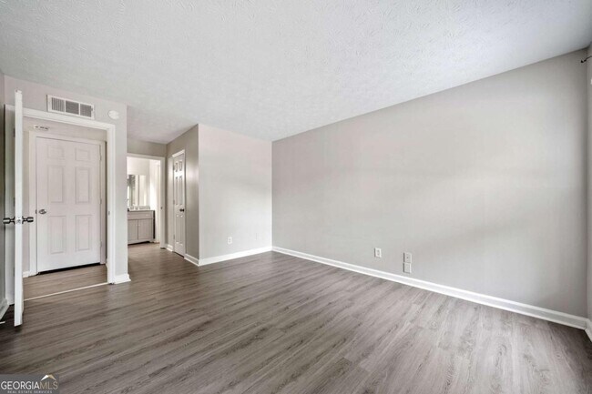 Building Photo - 705 Beaufort Cir