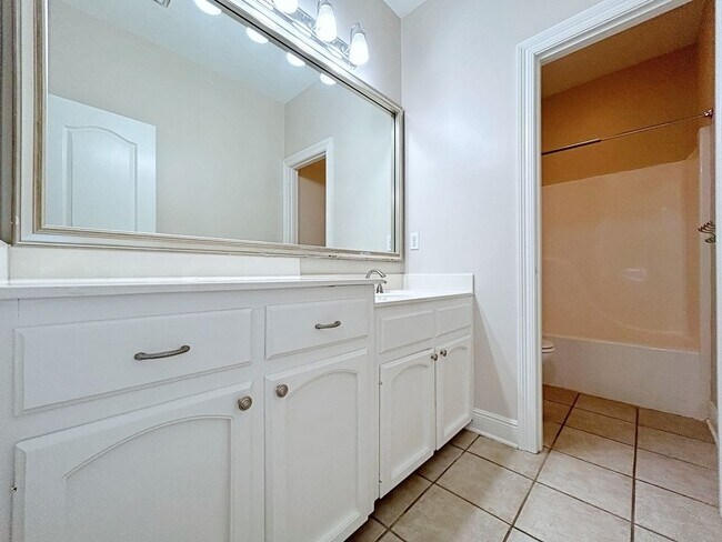 Building Photo - 3919 Meadow Ridge Dr