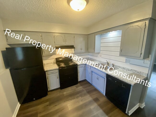 Building Photo - 2 Bedroom Home in Lee's Summit School District