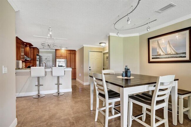 Building Photo - 4059 Crystal Lake Dr