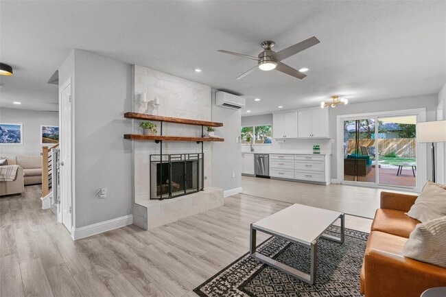 Building Photo - 3112 Val Dr