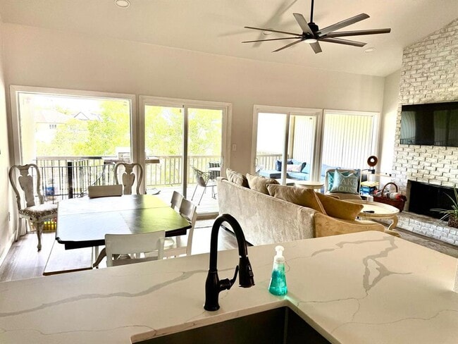 Building Photo - 539 Venture Blvd S