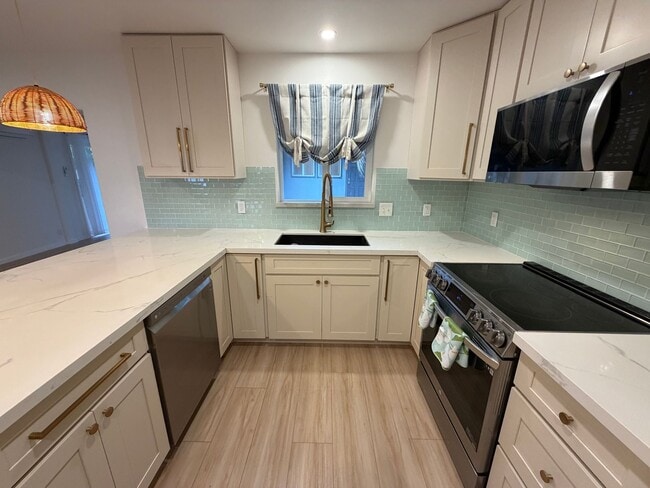 Building Photo - Oceanview Estates Ohana